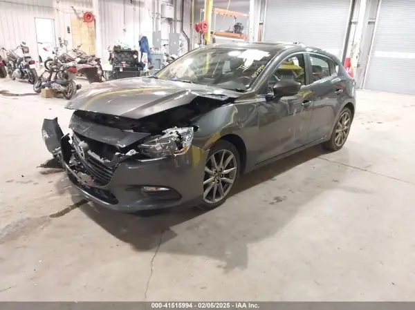 3MZBN1L37JM276662 2018 MAZDA 3 - Image 2