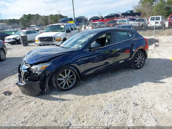 3MZBN1L38JM158796 2018 MAZDA 3 - Image 2
