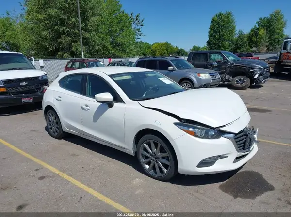 3MZBN1L38JM167174 2018 MAZDA 3 - Image 1