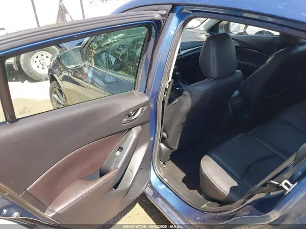 3MZBN1L38JM184749 2018 MAZDA 3 - Image 8
