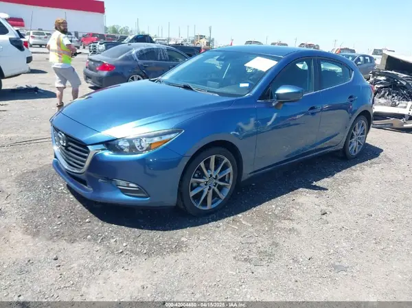 3MZBN1L38JM185142 2018 MAZDA 3 - Image 2
