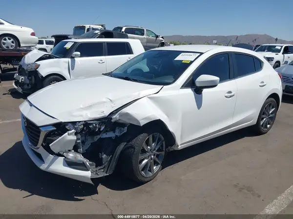 3MZBN1L38JM191118 2018 MAZDA 3 - Image 2
