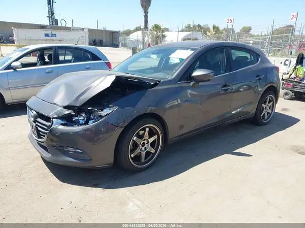 3MZBN1L38JM194536 2018 MAZDA 3 - Image 2