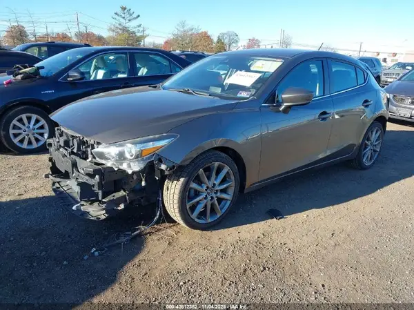 3MZBN1L38JM196030 2018 MAZDA 3 - Image 2