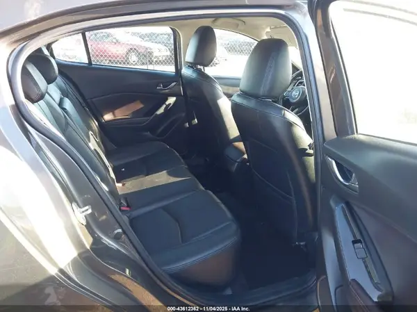 3MZBN1L38JM196030 2018 MAZDA 3 - Image 8