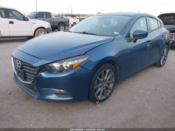 3MZBN1L38JM205079 2018 MAZDA 3 - Image 2