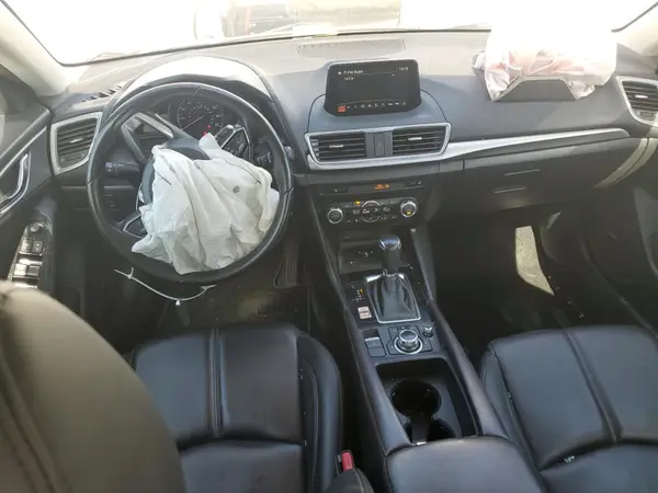 3MZBN1L38JM215563 2018 MAZDA 3 - Image 8