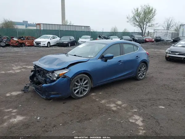3MZBN1L38JM226207 2018 MAZDA 3 - Image 2