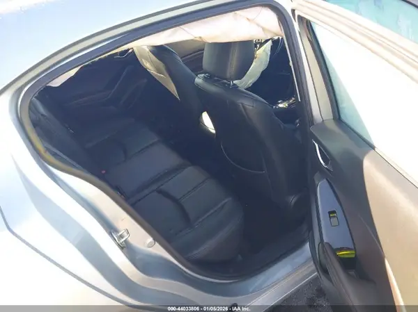 3MZBN1L38JM242133 2018 MAZDA 3 - Image 8