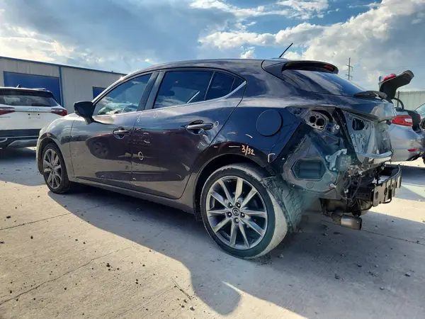 3MZBN1L38JM261443 2018 MAZDA 3 - Image 2