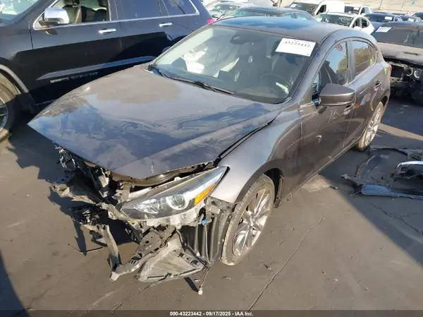 3MZBN1L38JM266352 2018 MAZDA 3 - Image 2