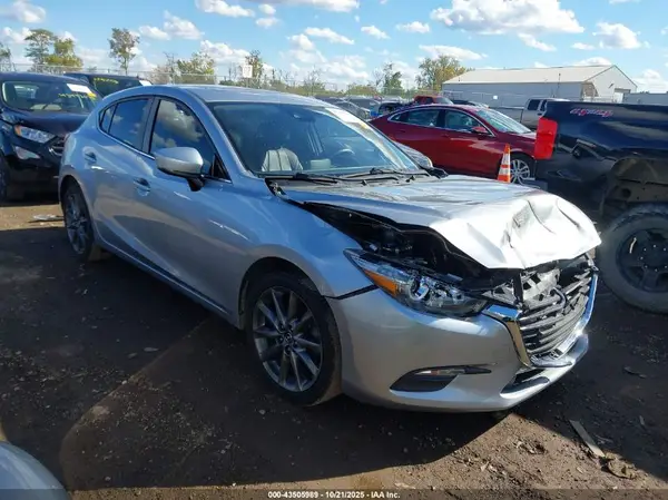 3MZBN1L38JM266657 2018 MAZDA 3 - Image 1