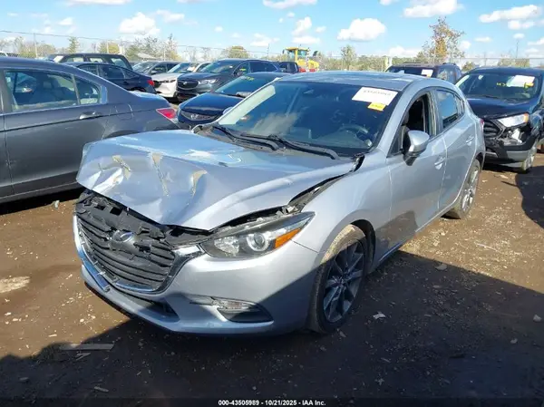 3MZBN1L38JM266657 2018 MAZDA 3 - Image 2