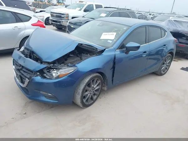 3MZBN1L38JM267257 2018 MAZDA 3 - Image 2