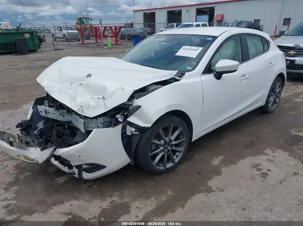 3MZBN1L39JM164672 2018 MAZDA 3 - Image 2