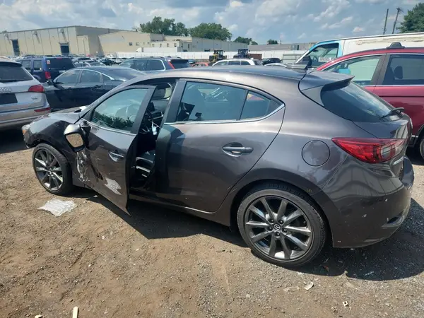 3MZBN1L39JM174067 2018 MAZDA 3 - Image 2