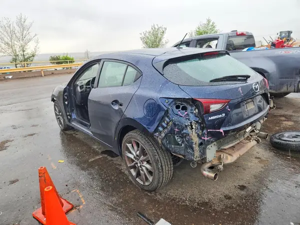 3MZBN1L39JM176871 2018 MAZDA 3 - Image 2