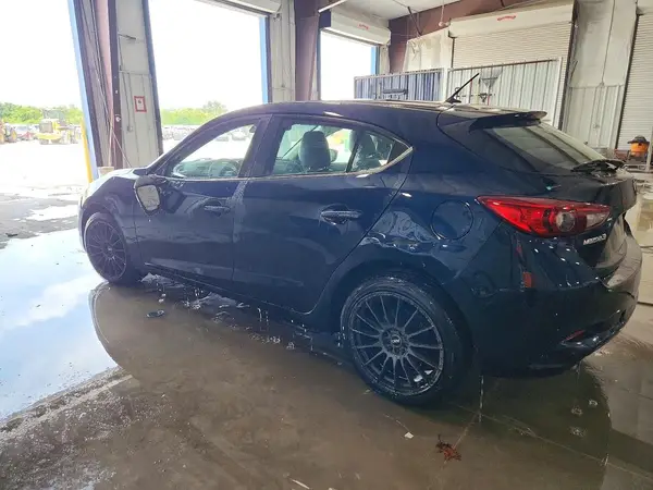 3MZBN1L39JM183156 2018 MAZDA 3 - Image 2