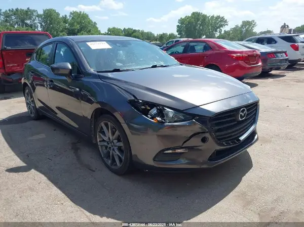 3MZBN1L39JM196439 2018 MAZDA 3 - Image 1