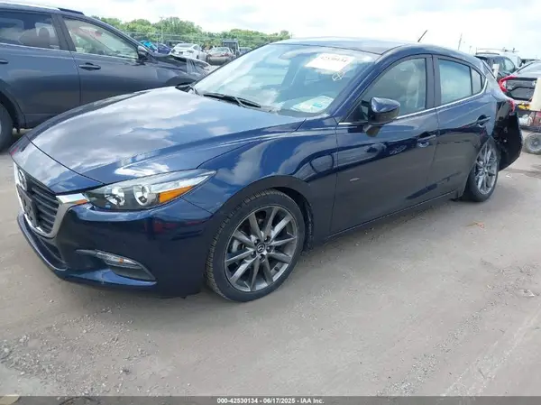 3MZBN1L39JM204670 2018 MAZDA 3 - Image 2