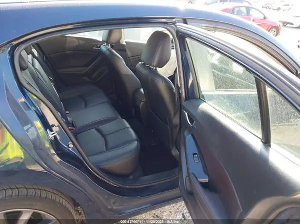 3MZBN1L39JM204930 2018 MAZDA 3 - Image 8