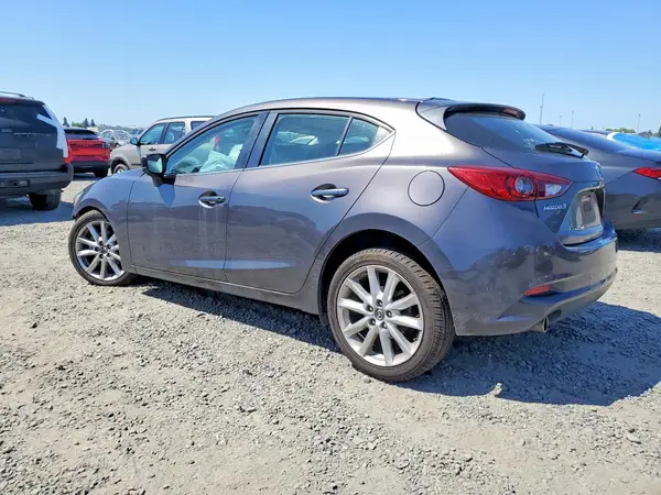 3MZBN1L39JM211053 2018 MAZDA 3 - Image 2
