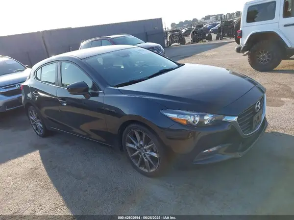 3MZBN1L39JM225650 2018 MAZDA 3 - Image 1