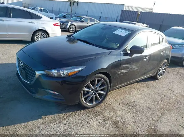 3MZBN1L39JM225650 2018 MAZDA 3 - Image 2