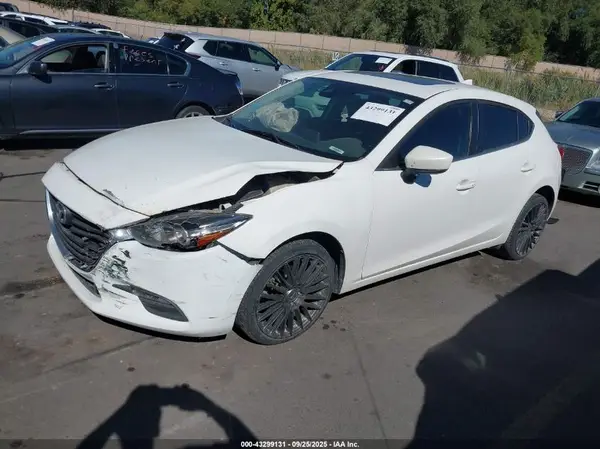 3MZBN1L39JM245817 2018 MAZDA 3 - Image 2