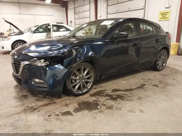 3MZBN1L39JM257949 2018 MAZDA 3 - Image 2