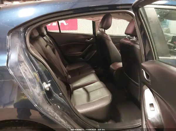3MZBN1L39JM257949 2018 MAZDA 3 - Image 8