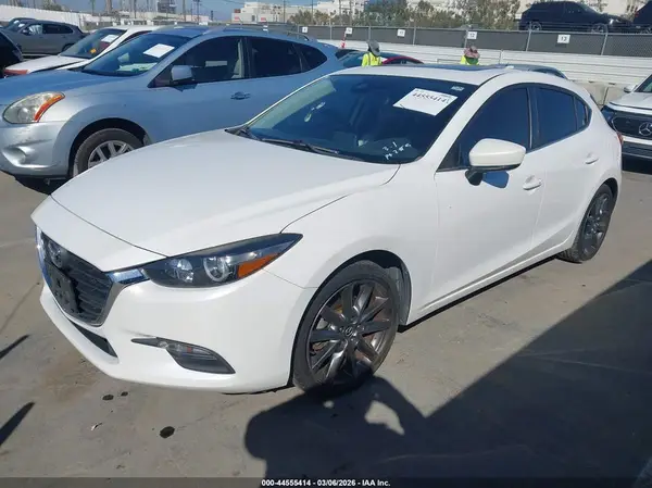 3MZBN1L39JM270409 2018 MAZDA 3 - Image 2