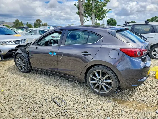 3MZBN1L39JM270488 2018 MAZDA 3 - Image 2