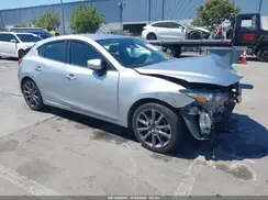 3MZBN1L39JM275545 2018 MAZDA 3