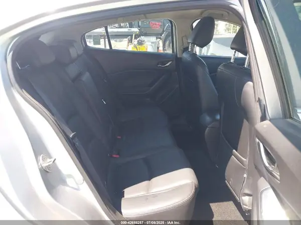 3MZBN1L39JM275545 2018 MAZDA 3 - Image 8