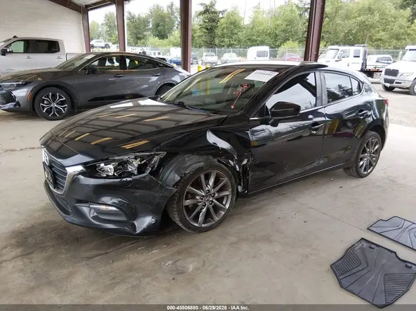 3MZBN1L39JM275643 2018 MAZDA 3 - Image 2