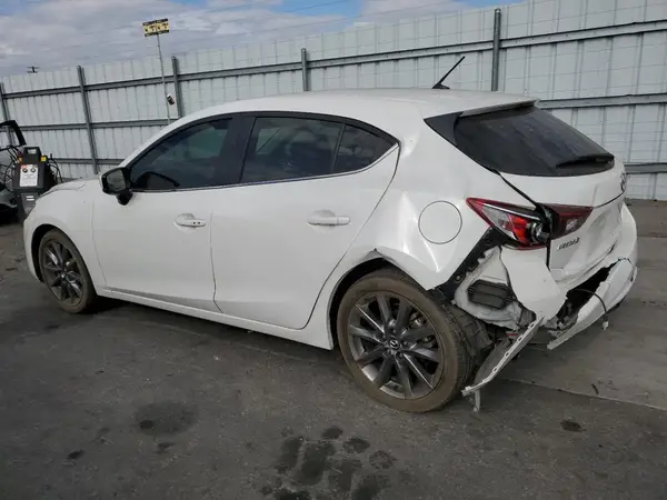 3MZBN1L3XJM165524 2018 MAZDA 3 - Image 2