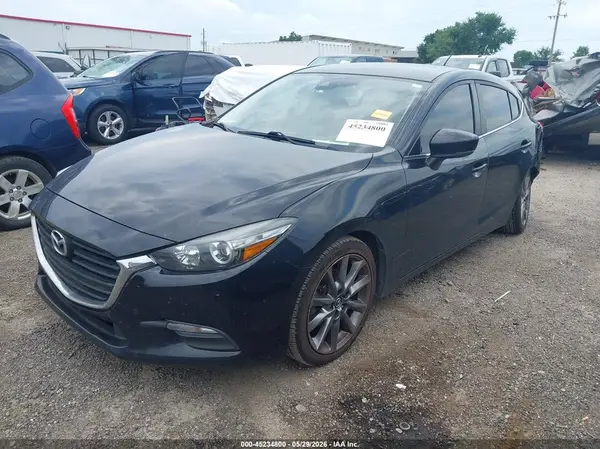 3MZBN1L3XJM165765 2018 MAZDA 3 - Image 2