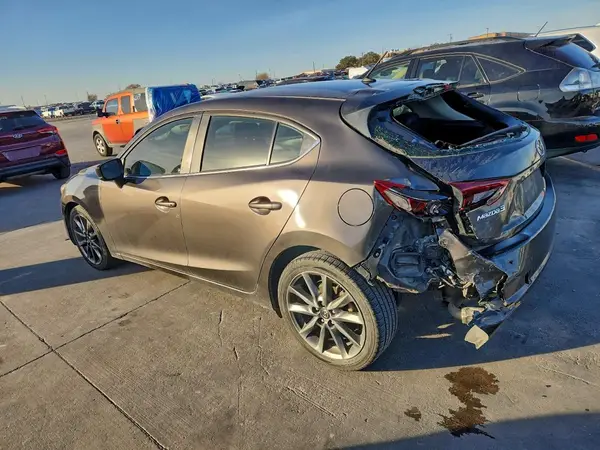 3MZBN1L3XJM169668 2018 MAZDA 3 - Image 2