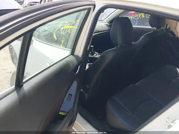 3MZBN1L3XJM172053 2018 MAZDA 3 - Image 8