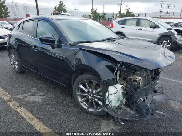 3MZBN1L3XJM200885 2018 MAZDA 3 - Image 1