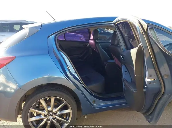 3MZBN1L3XJM204600 2018 MAZDA 3 - Image 8