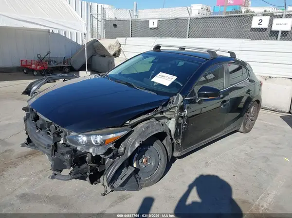 3MZBN1L3XJM204919 2018 MAZDA 3 - Image 2
