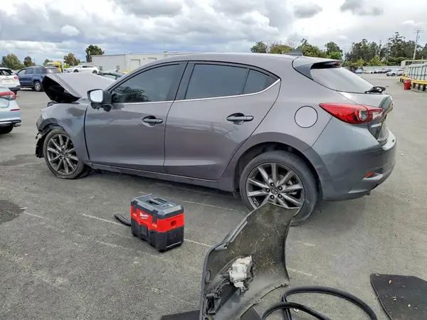 3MZBN1L3XJM257801 2018 MAZDA 3 - Image 2