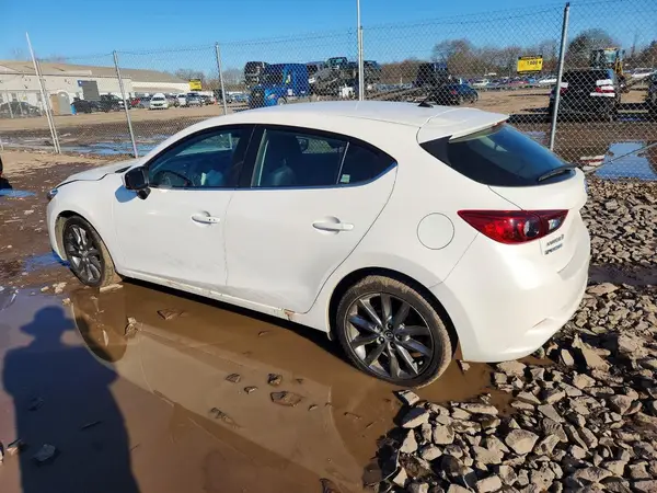 3MZBN1L3XJM261962 2018 MAZDA 3 - Image 2
