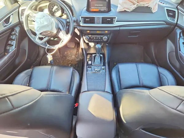 3MZBN1L3XJM261962 2018 MAZDA 3 - Image 8