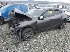 3MZBN1L3XJM271858 2018 MAZDA 3