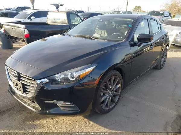 3MZBN1L3XJM272248 2018 MAZDA 3 - Image 2
