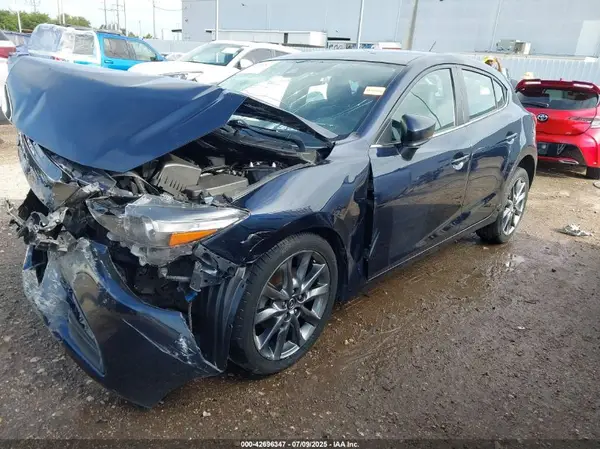 3MZBN1L3XJM273965 2018 MAZDA 3 - Image 2