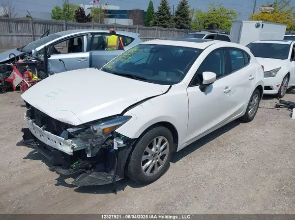 3MZBN1L73JM236159 2018 MAZDA 3 - Image 2